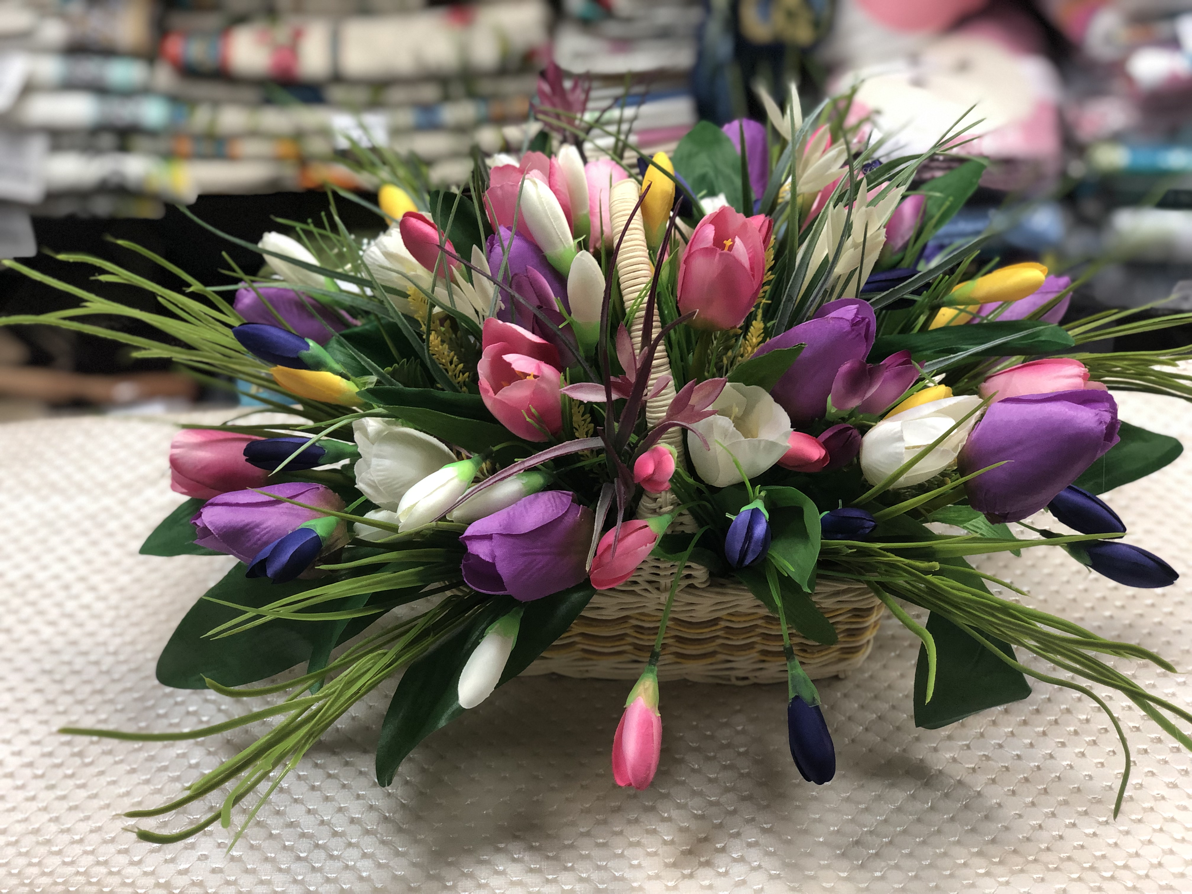 Цветочная композиция Тюльпаны в коррзине 
